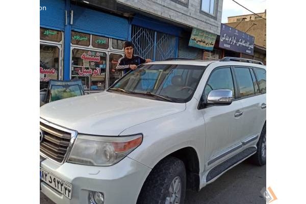 تصویری از شیشه اتومبیل مسعود - تصویر 6